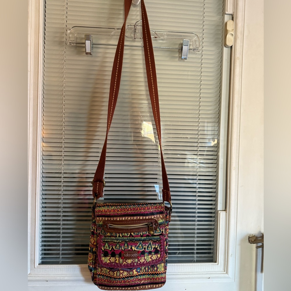 Sakroots Vibrant Patterned Crossbody Bag Adj Strap Flap Card Slots Peace Boho